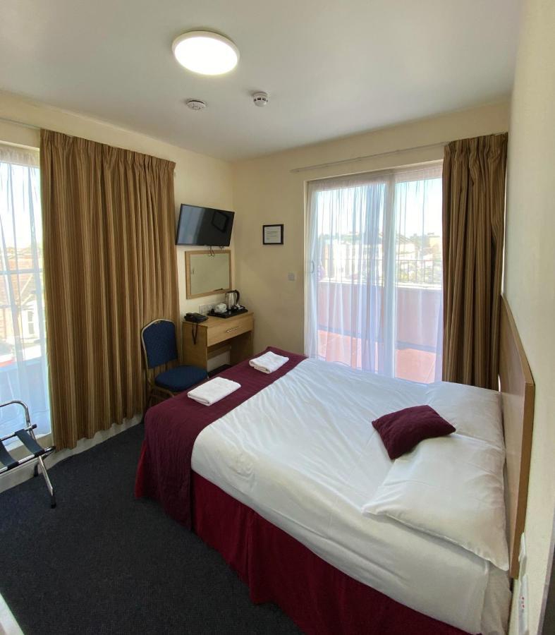Premierlux Serviced Apartments Илфорд Экстерьер фото