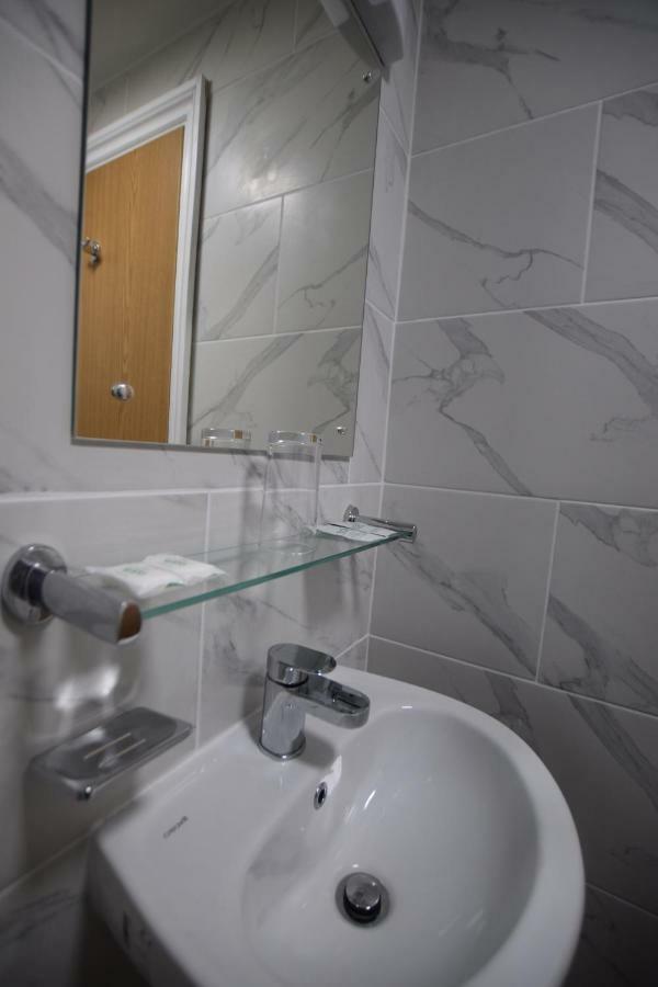 Premierlux Serviced Apartments Илфорд Экстерьер фото