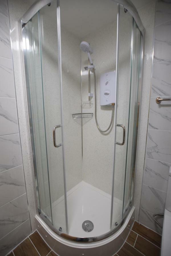 Premierlux Serviced Apartments Илфорд Экстерьер фото