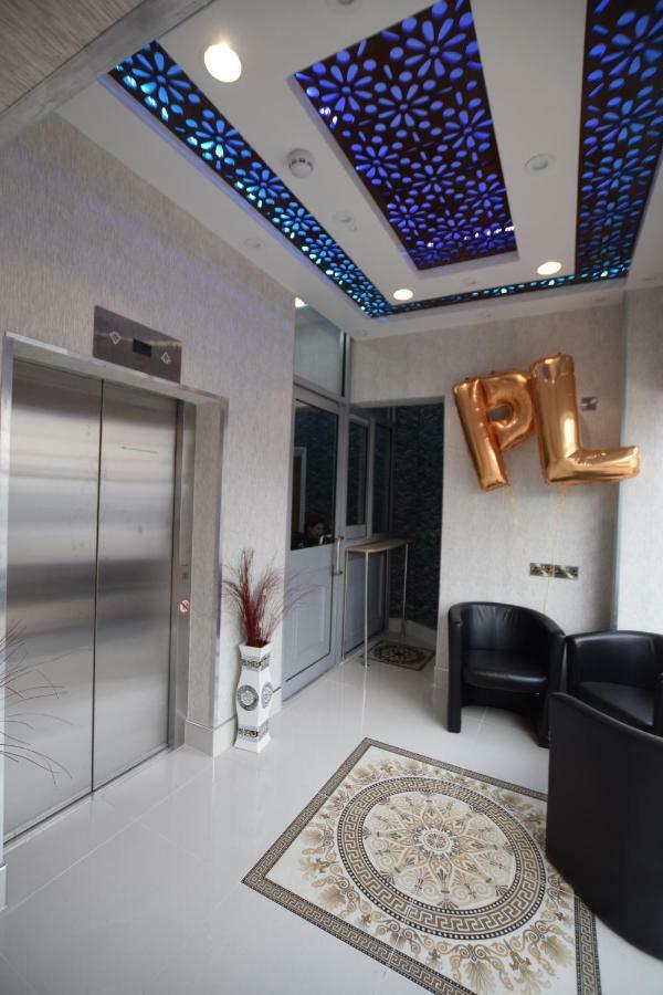 Premierlux Serviced Apartments Илфорд Экстерьер фото